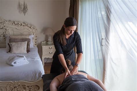 Intimate massage Escort Bandjoun